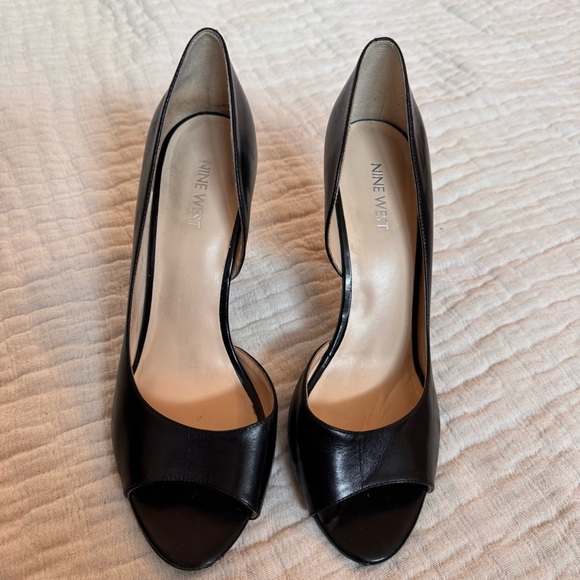 Nine West Classic Leather Black Peep-Toe Heels Women’s Size 9 - Picture 2 of 10